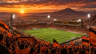 Fútbol · Tributo Cobreloa: Naranjo y negro con el desierto y el volcán.